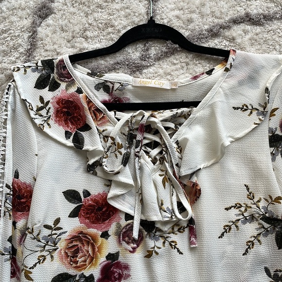 ✨Floral Flowy Top✨ - Picture 6 of 7